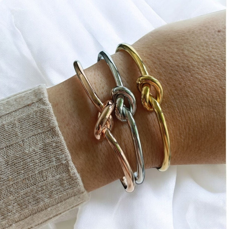 Bracciale rigido nodo