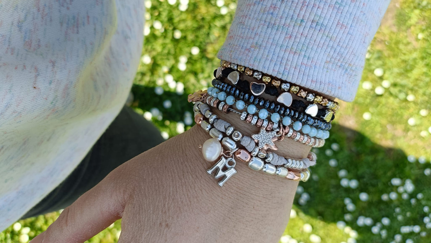 Bracciale pepite con perla di fiume e lettera