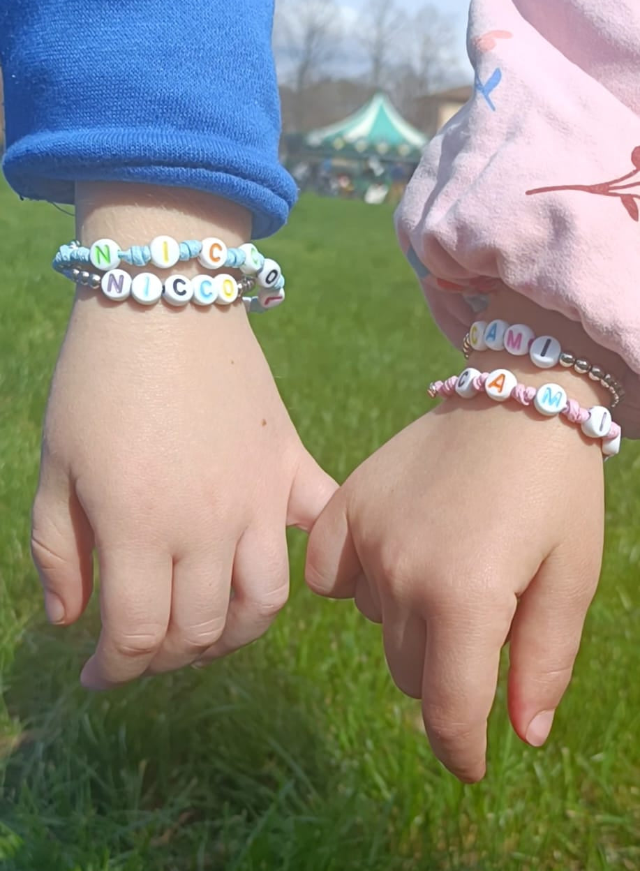 Bracciali baby con mini sfere e lettere