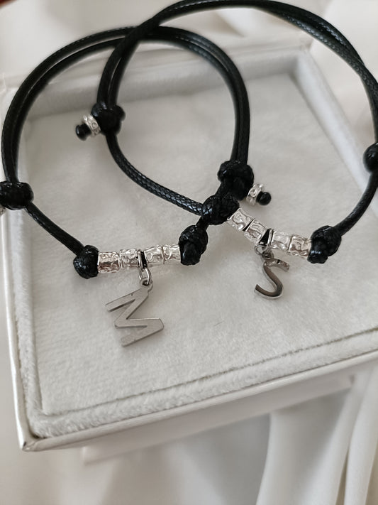 Bracciale granelli e iniziale