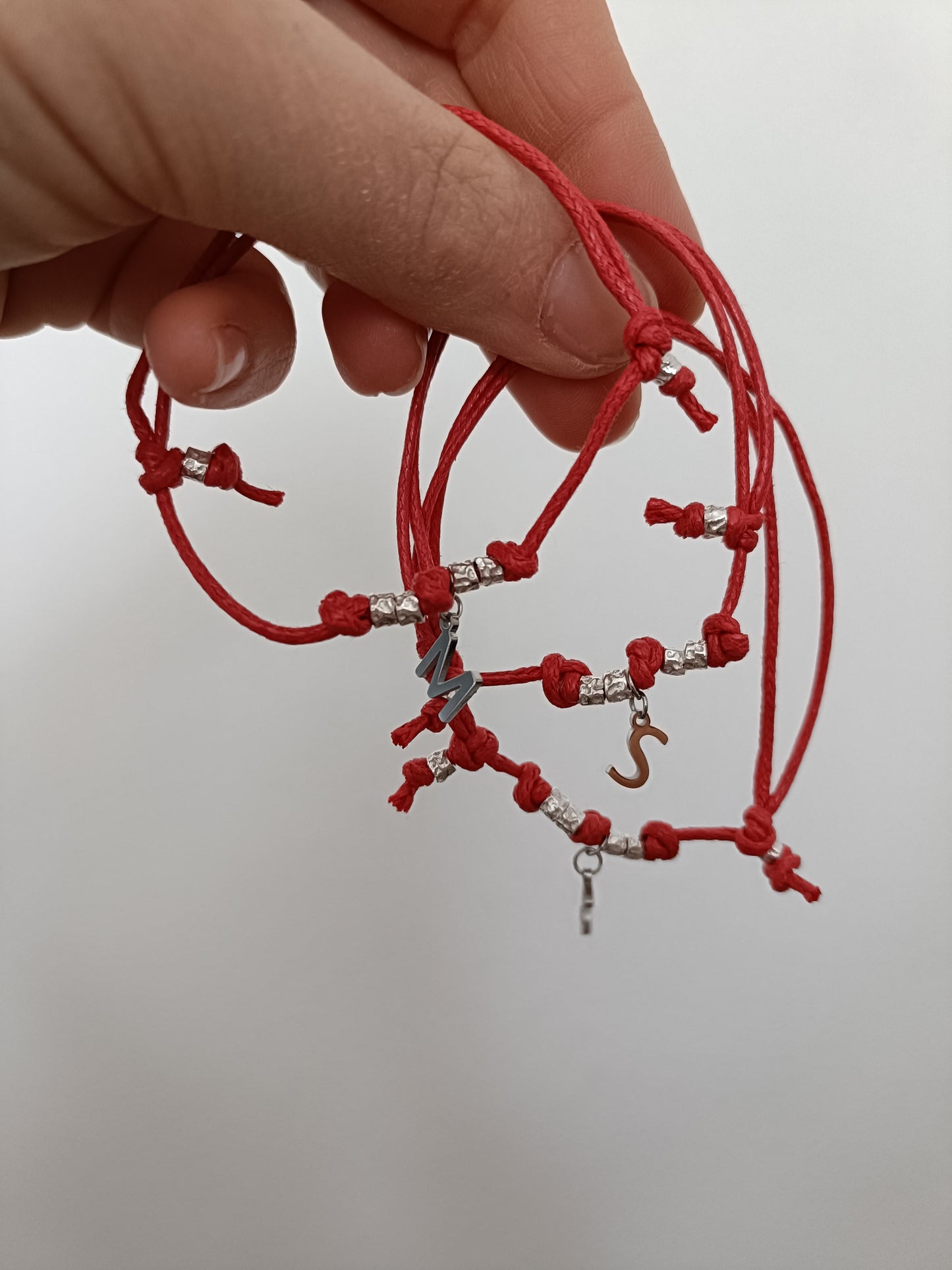 Bracciale granelli e iniziale