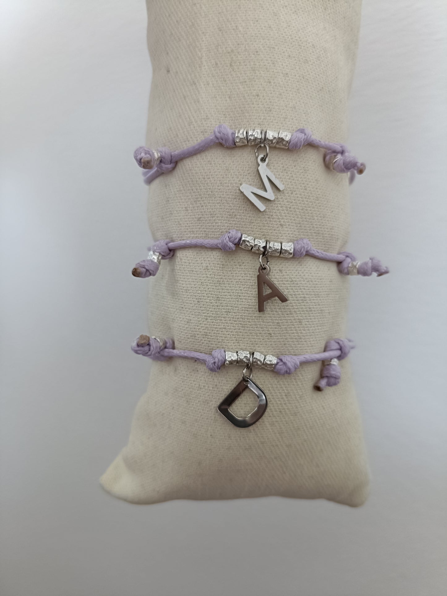 Bracciale granelli e iniziale
