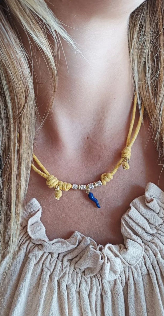 Collana cordino colorato e granelli