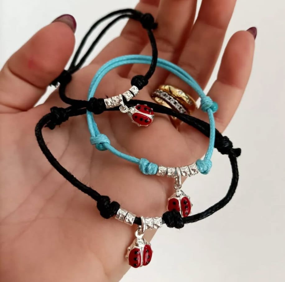 Bracciale cordini colorato con coccinella