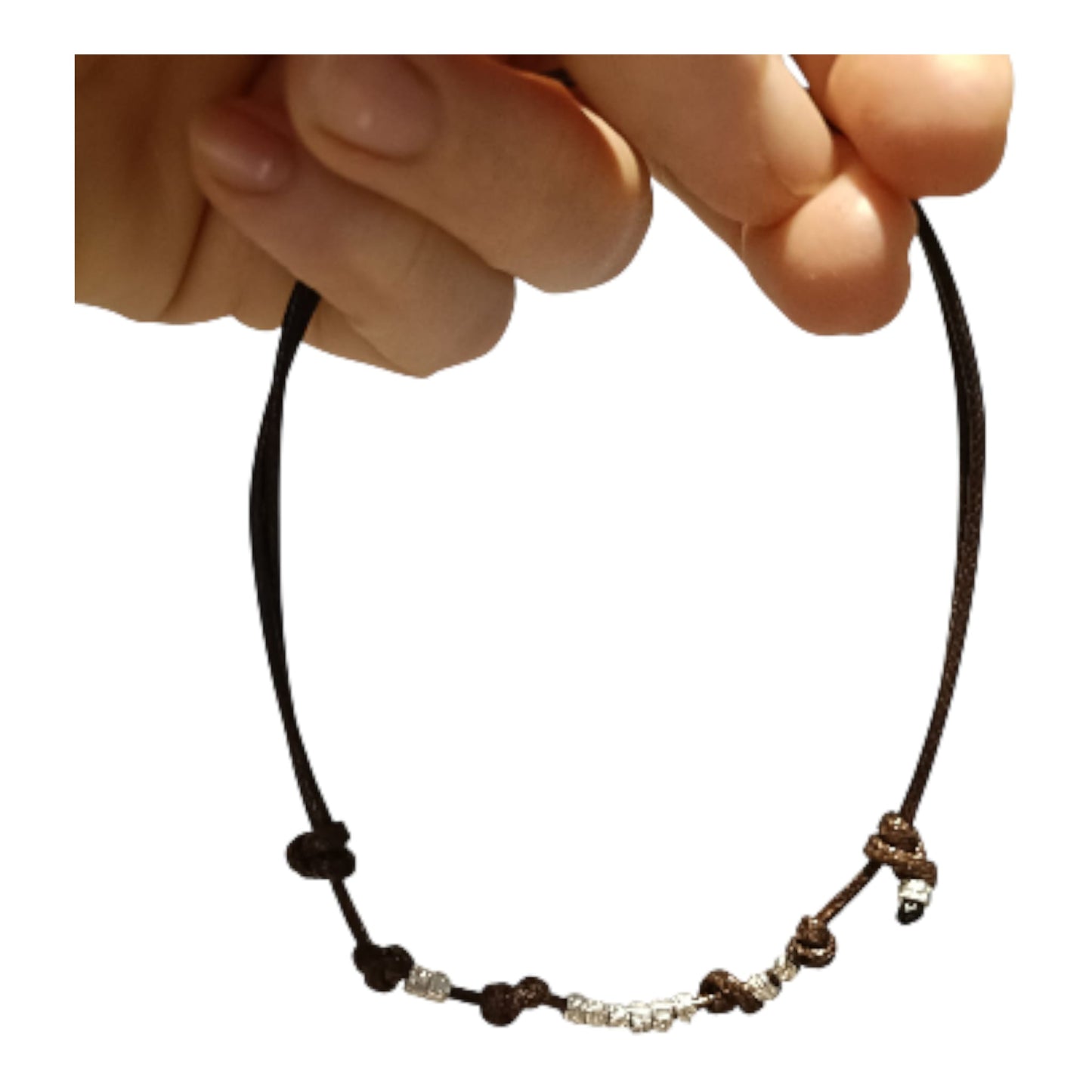 Collana cordino colorato e granelli martellati