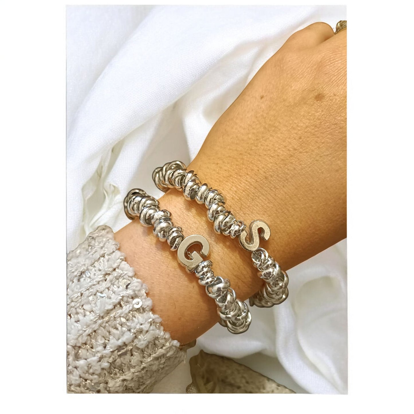 Bracciali nodini e lettere passanti