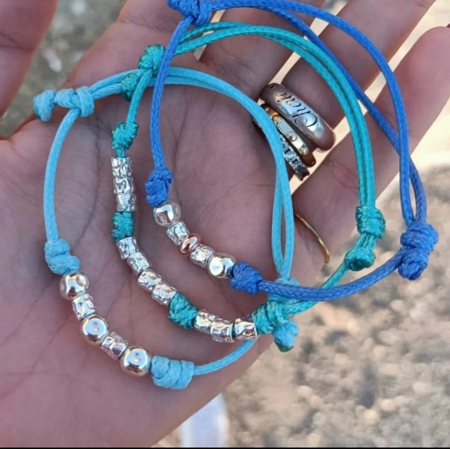 Bracciali cordino colorato e granelli