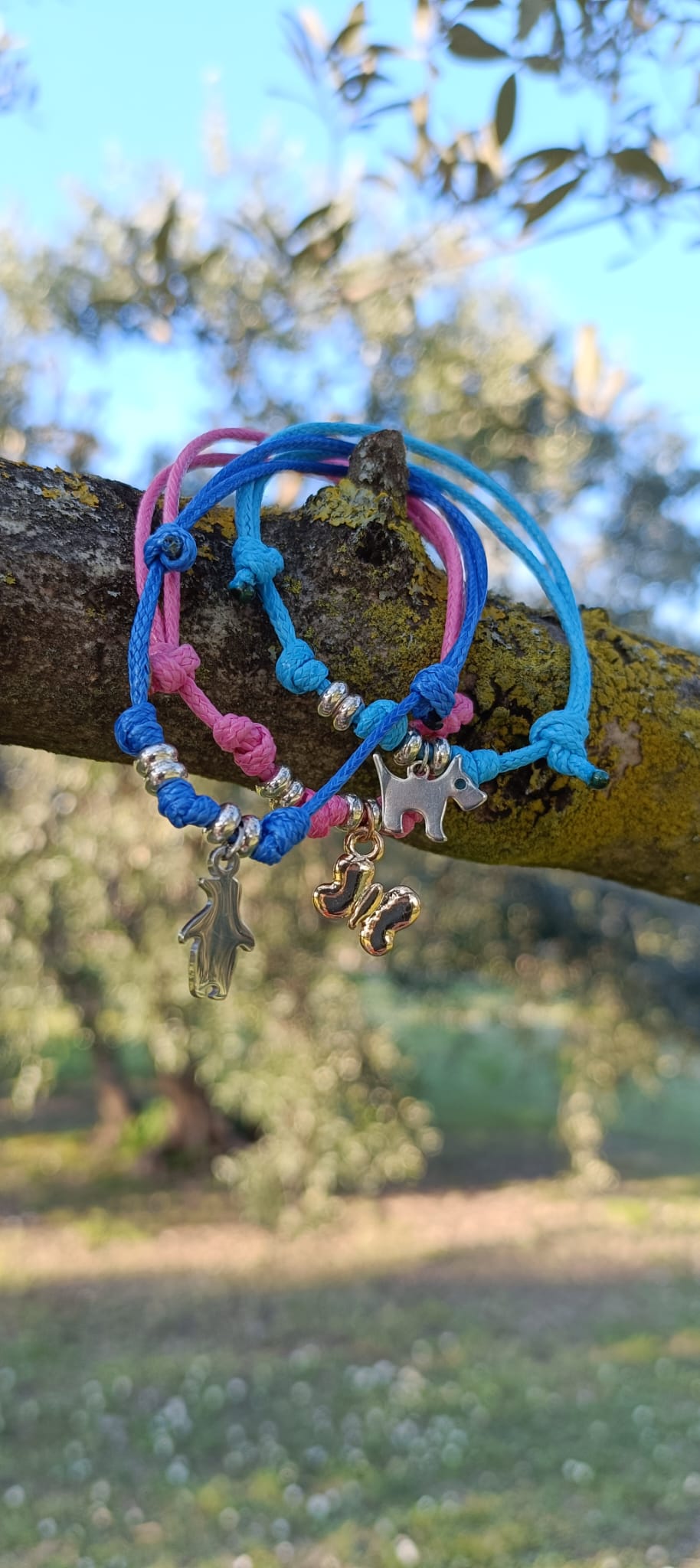 Bracciale cordino colorato, rondelle e ciondolo pinguino