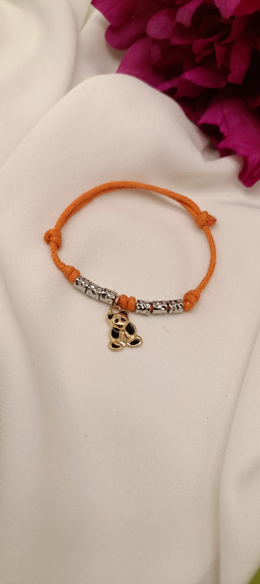 Bracciale cordino colorato, granelli e ciondolo panda