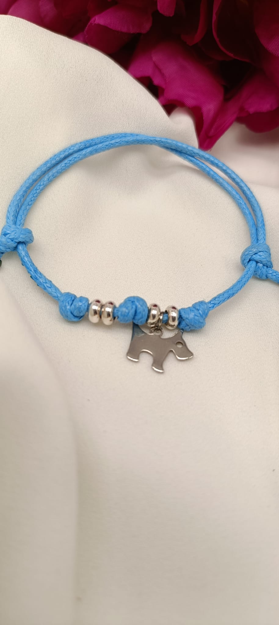 Bracciale cordino colorato, rondelle e ciondolo cane