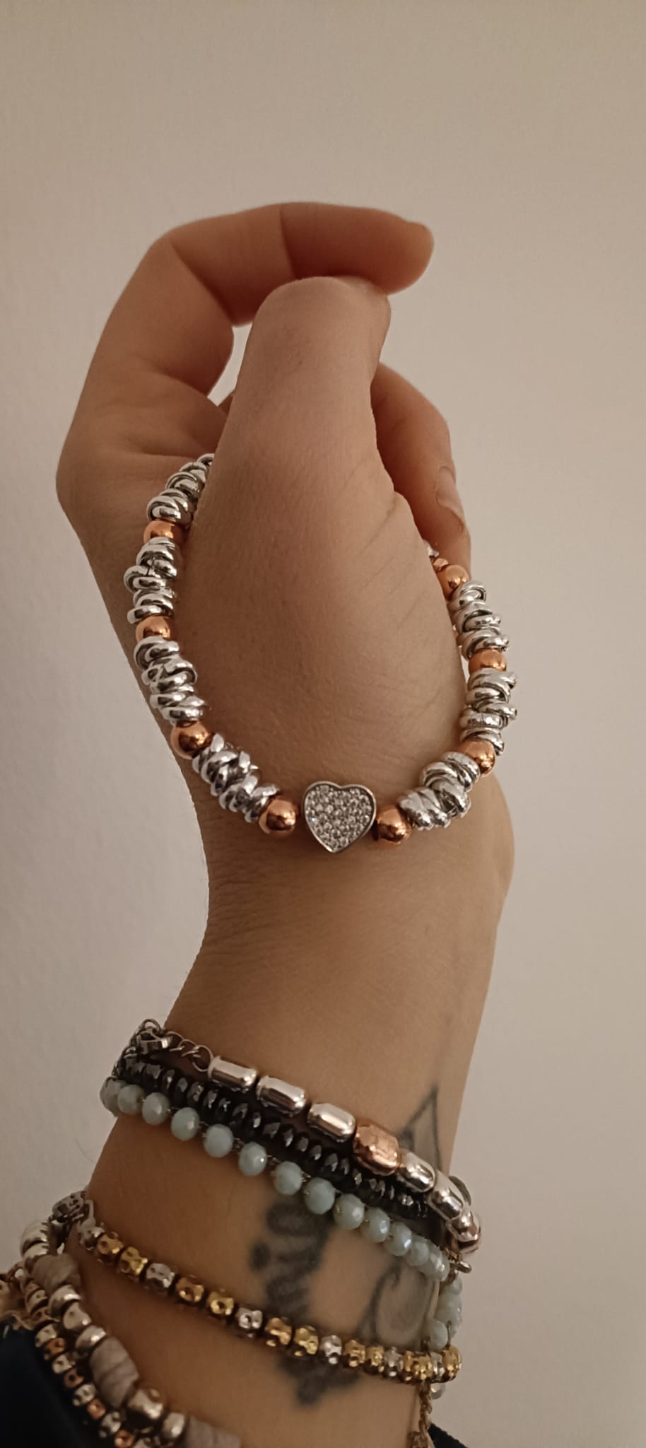 Bracciale nodini, sfere oro rosa e cuore brillante