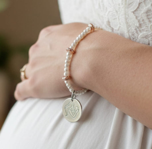 Bracciale perle e medaglia incisa