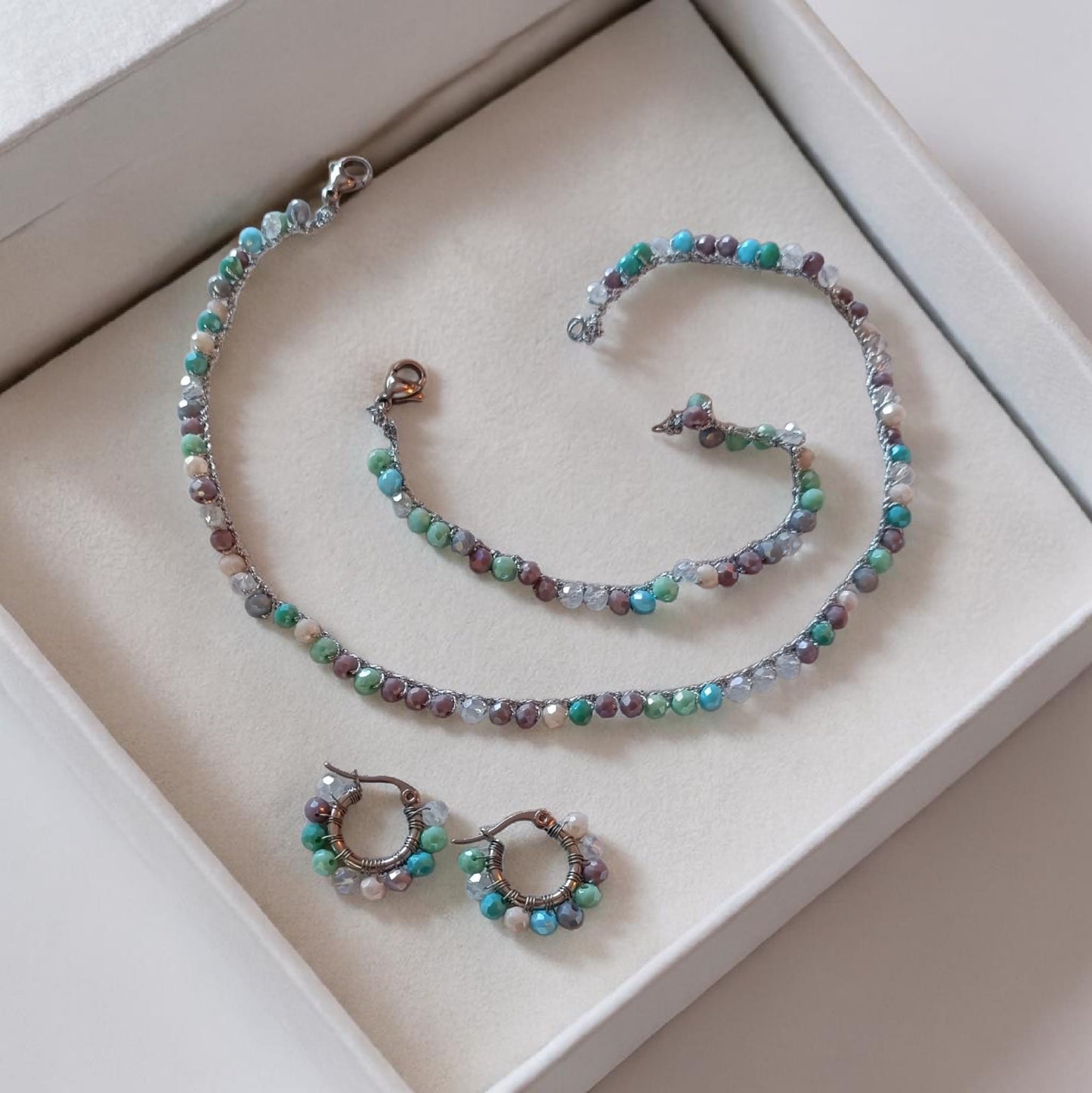 Collana cristalli verde grigio