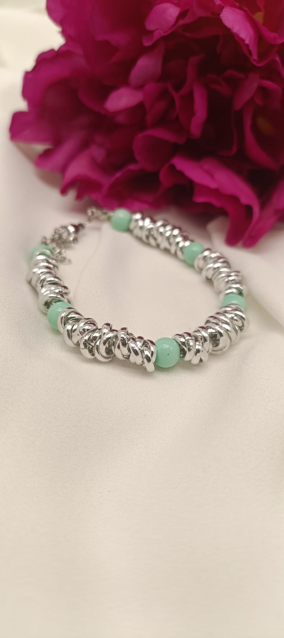 Bracciale nodini e sfere turchesi chiare