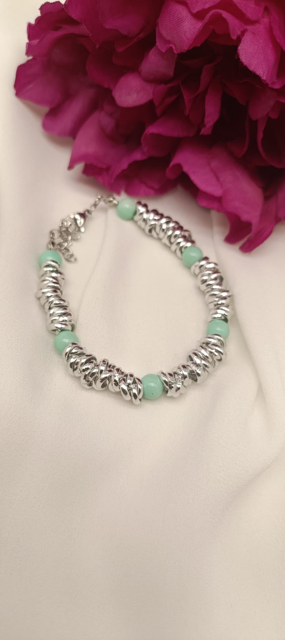 Bracciale nodini e sfere turchesi chiare