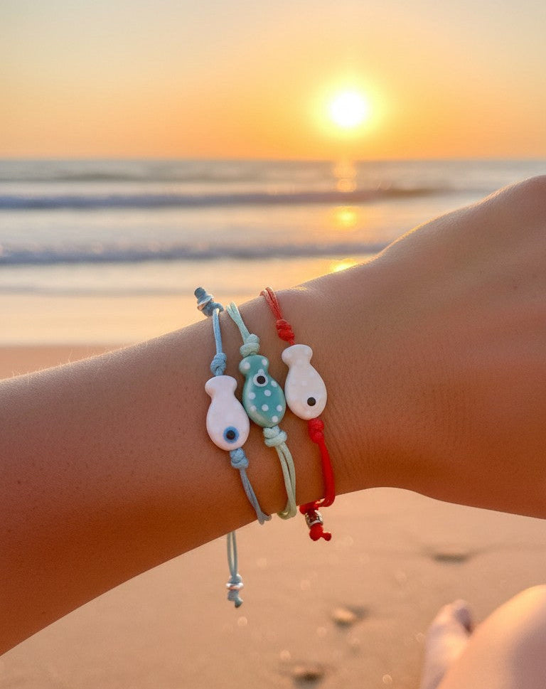 Bracciali cordino colorato e pesciolino ceramica