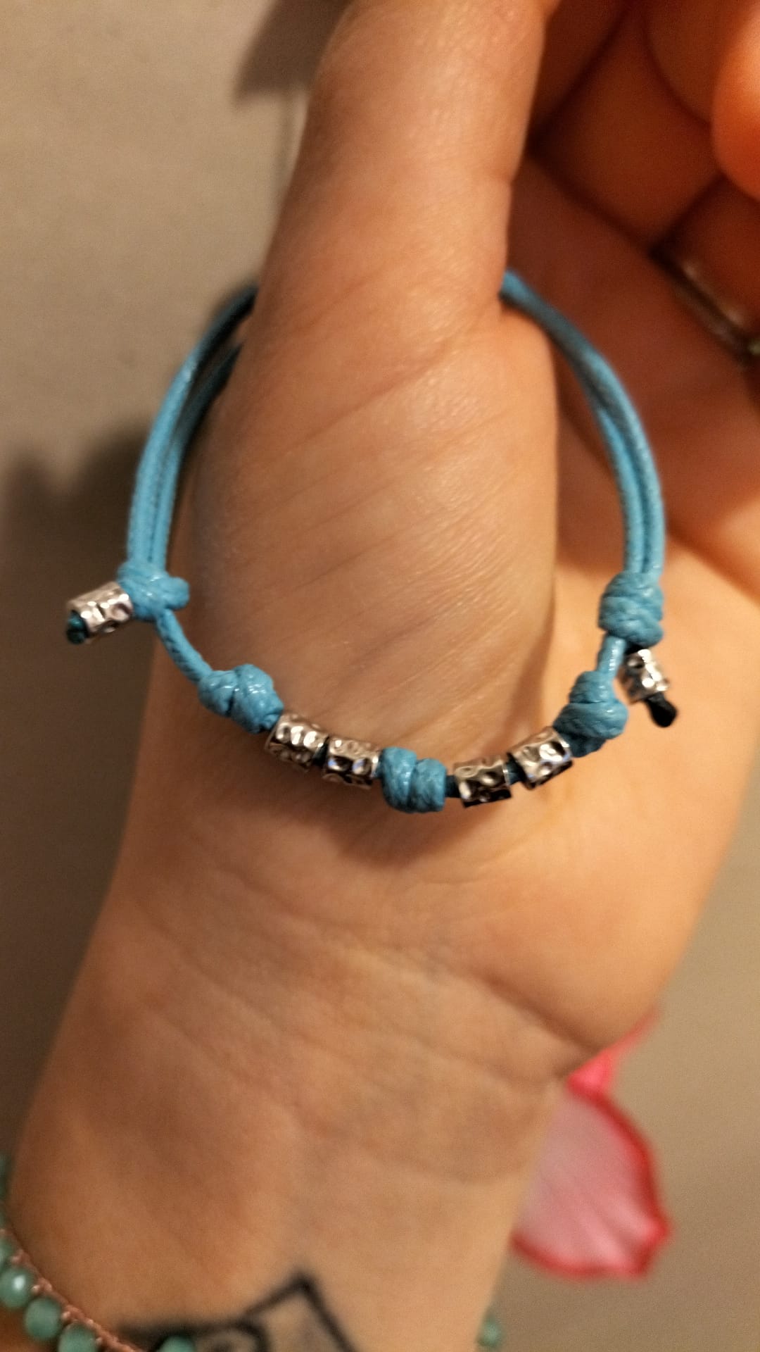 Bracciale cordino colorato e 4 granelli