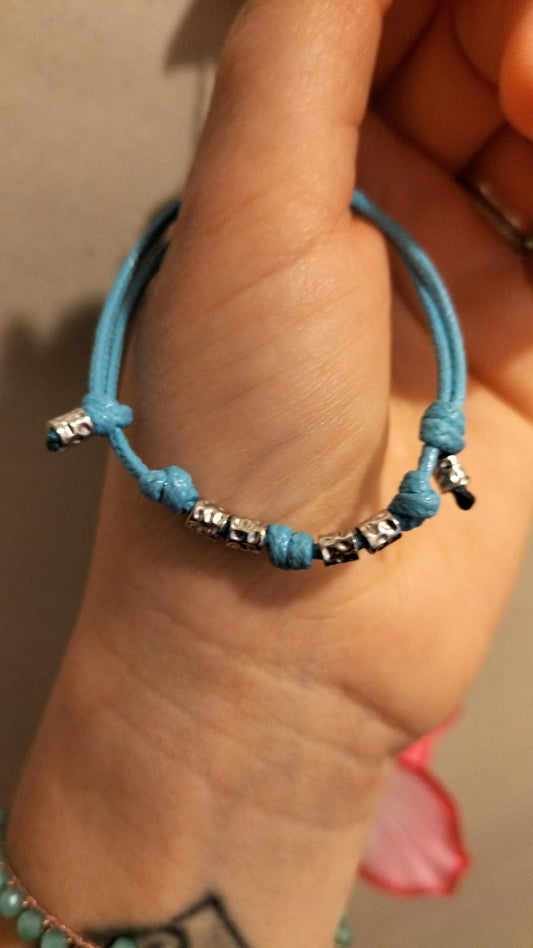 Bracciale cordino colorato e 4 granelli