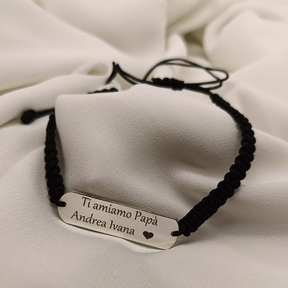 Bracciale cordino regolabile e targa personalizzata