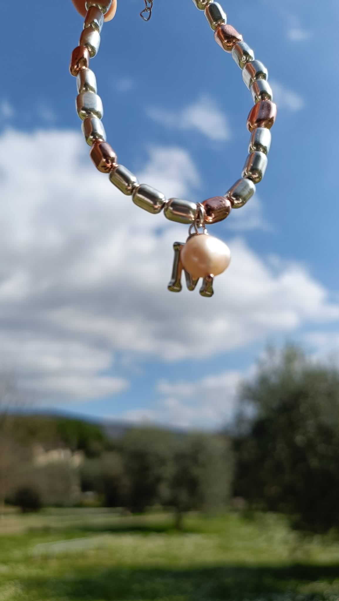 Bracciale pepite con perla di fiume e lettera