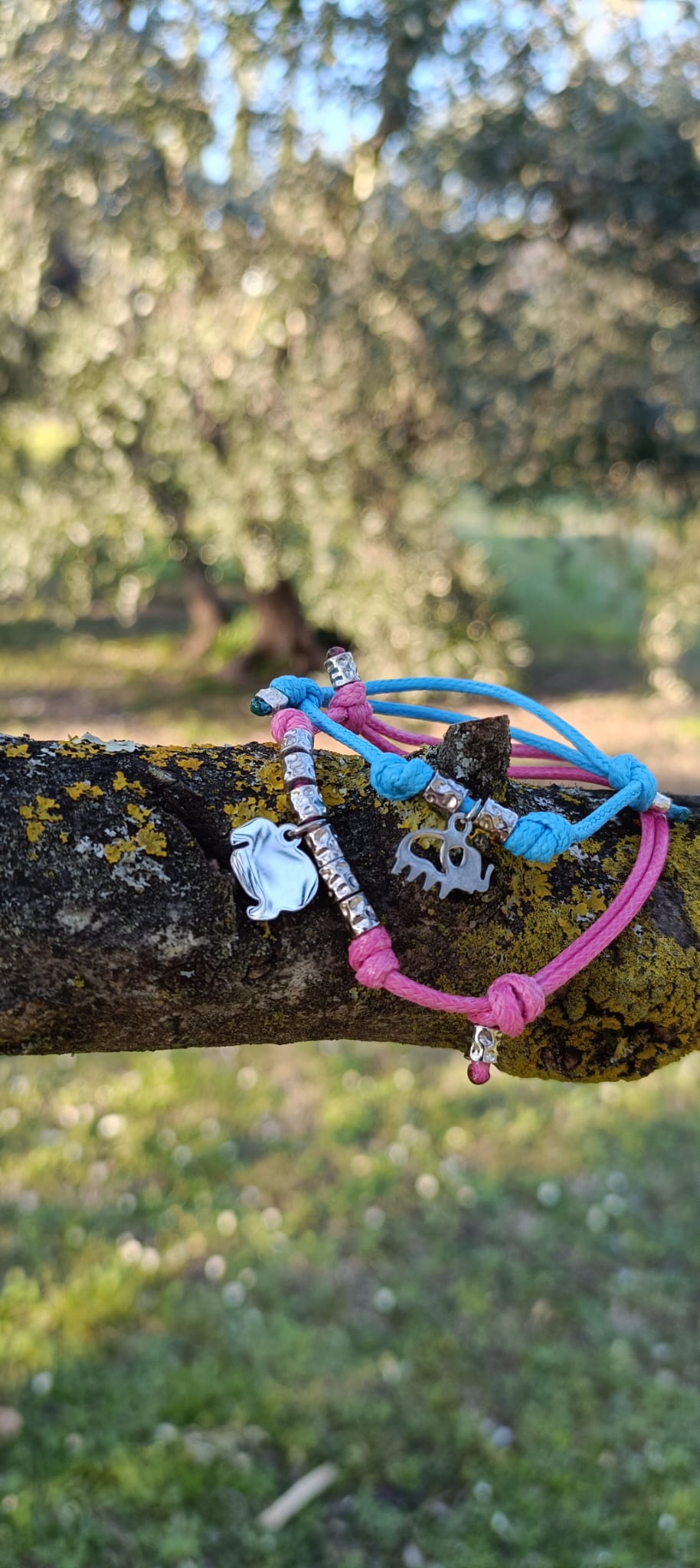Bracciale cordino colorato e ciondolo elefantino