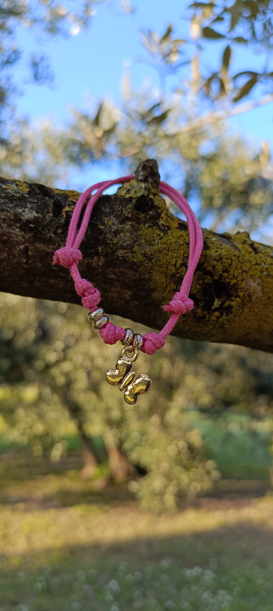 Bracciale cordino colorato con rondelle e farfalla