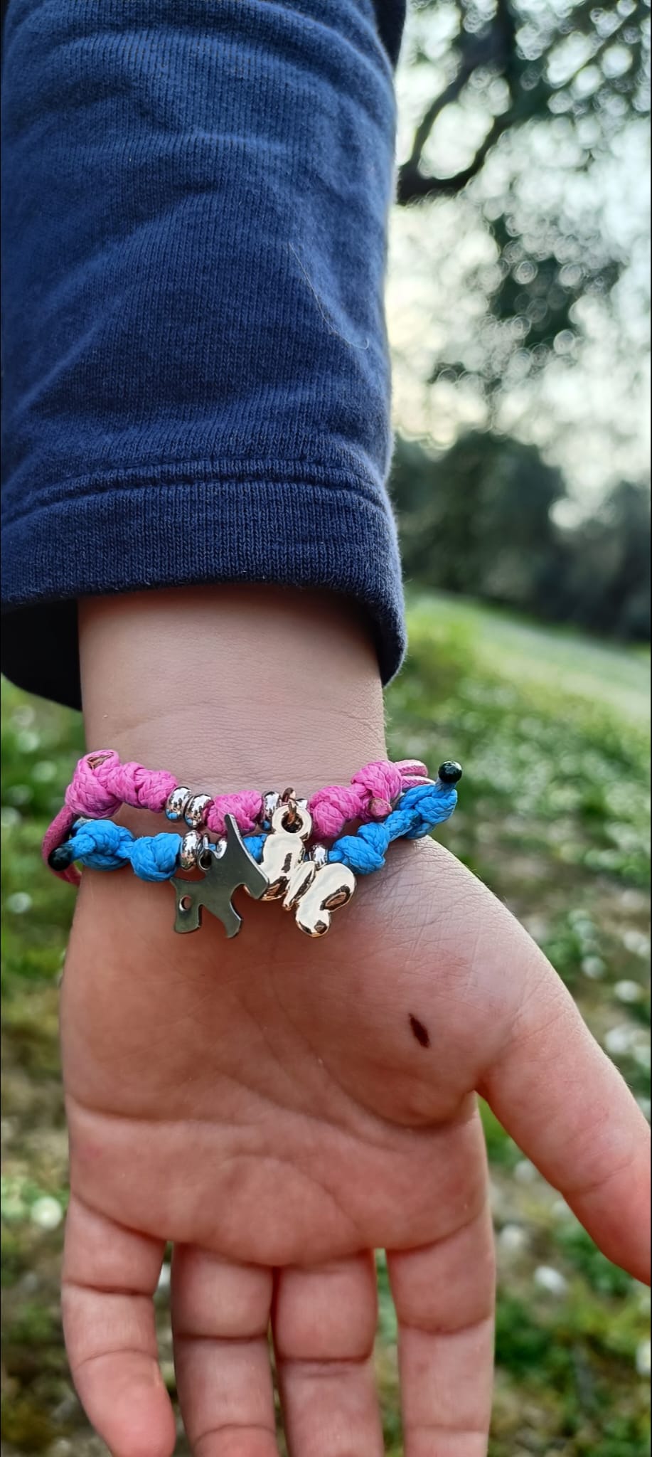 Bracciale cordino colorato con rondelle e farfalla