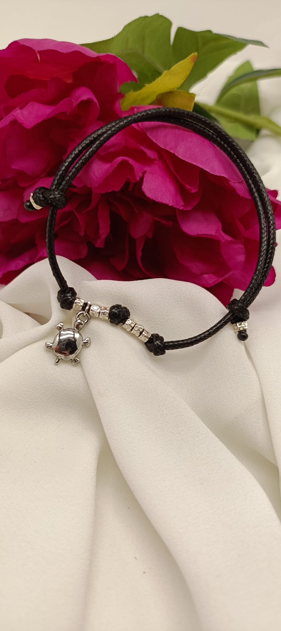 Bracciale cordino colorato granelli e tartaruga